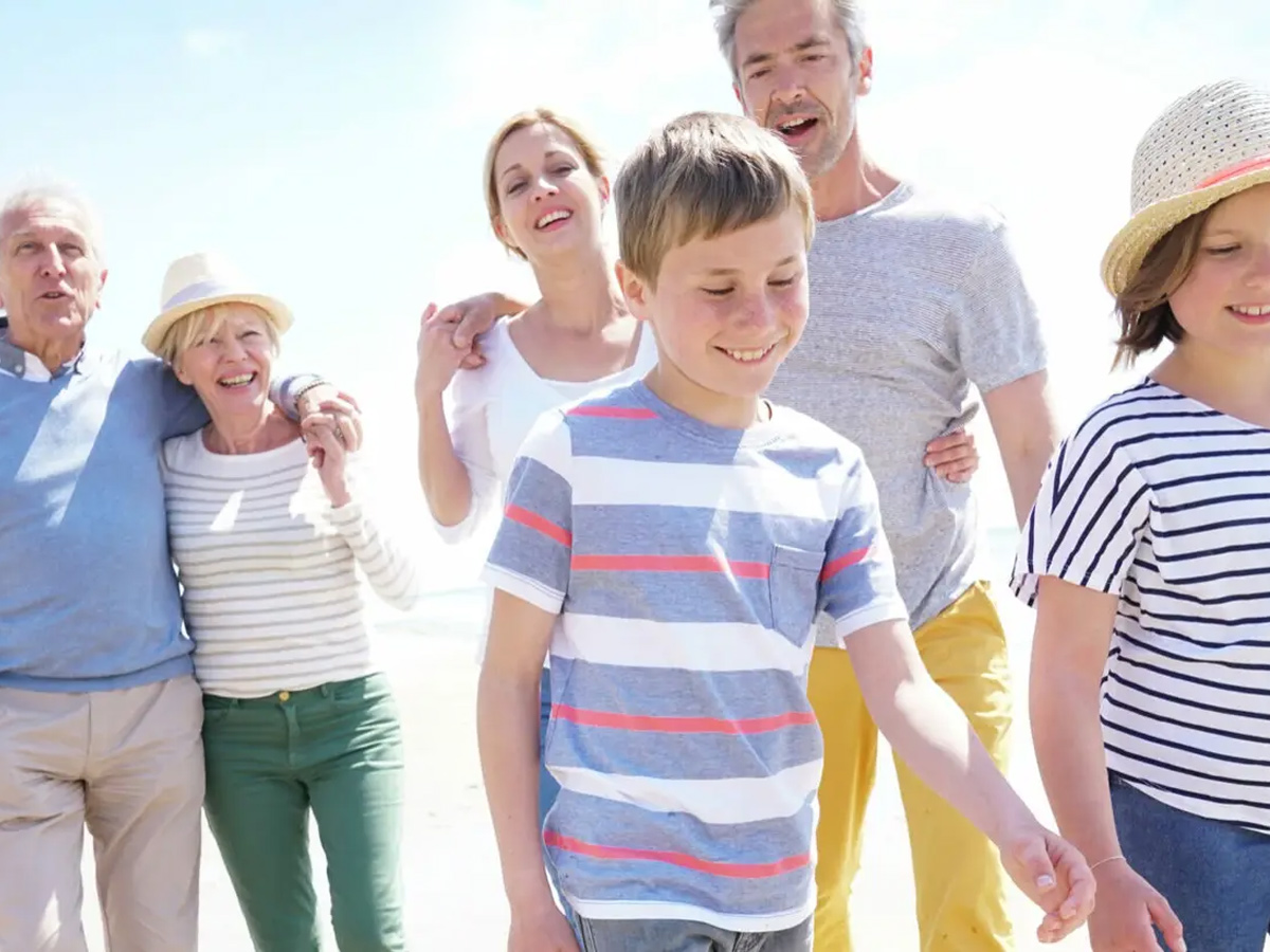 Famillie am Strand -  ADDITIVA Markenimage